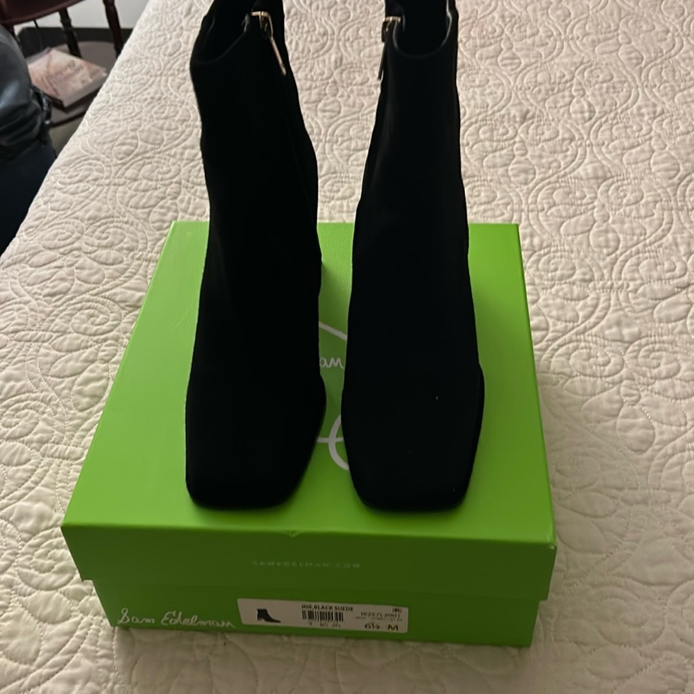 Sam Eldeman black suede boots